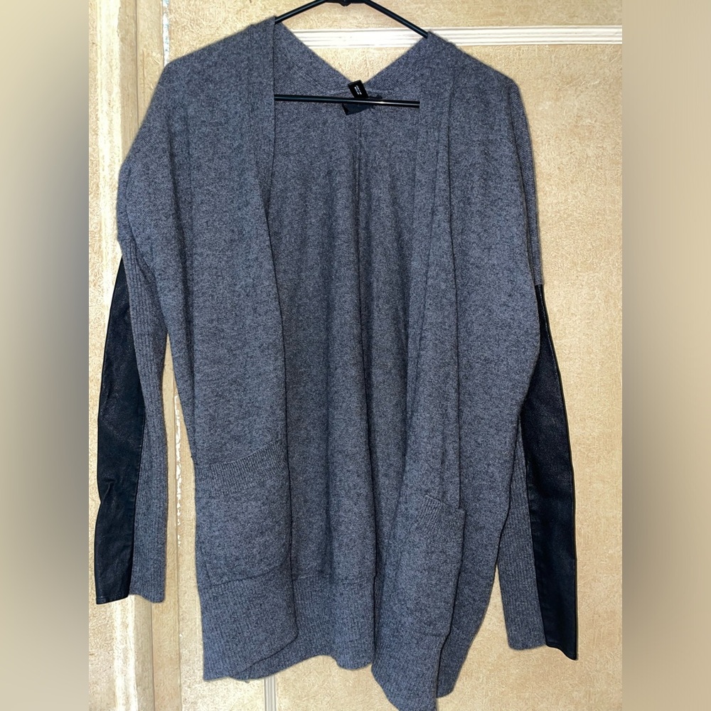 100% cashmere and genuine leather gray cardigan. Hardly used, in great condition